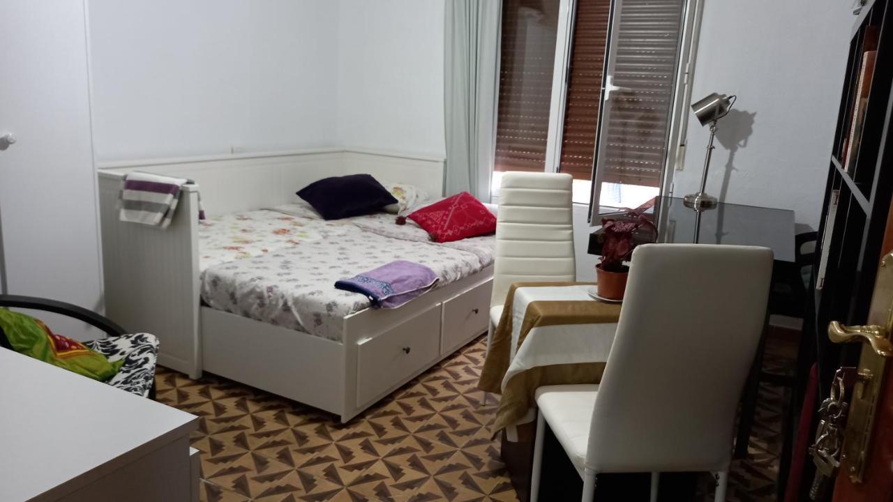 Las Golondrinas Habitacion En Piso Centrico Para Una O Dos Personas Zaragoza Exterior photo