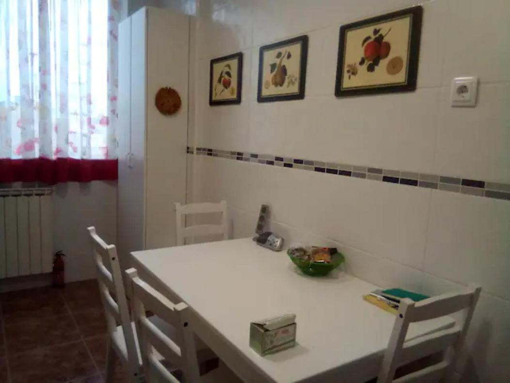 Las Golondrinas Habitacion En Piso Centrico Para Una O Dos Personas Zaragoza Exterior photo
