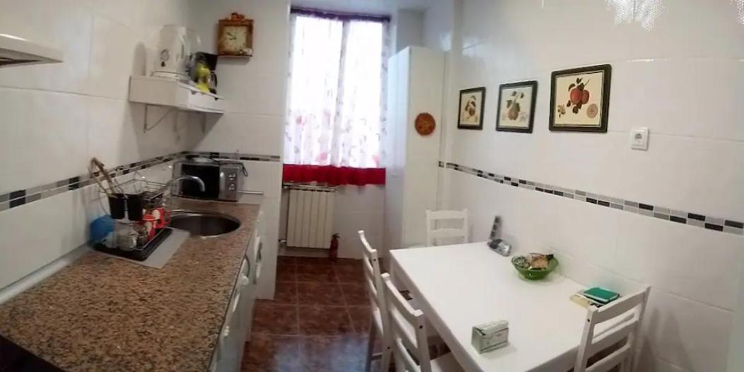 Las Golondrinas Habitacion En Piso Centrico Para Una O Dos Personas Zaragoza Exterior photo